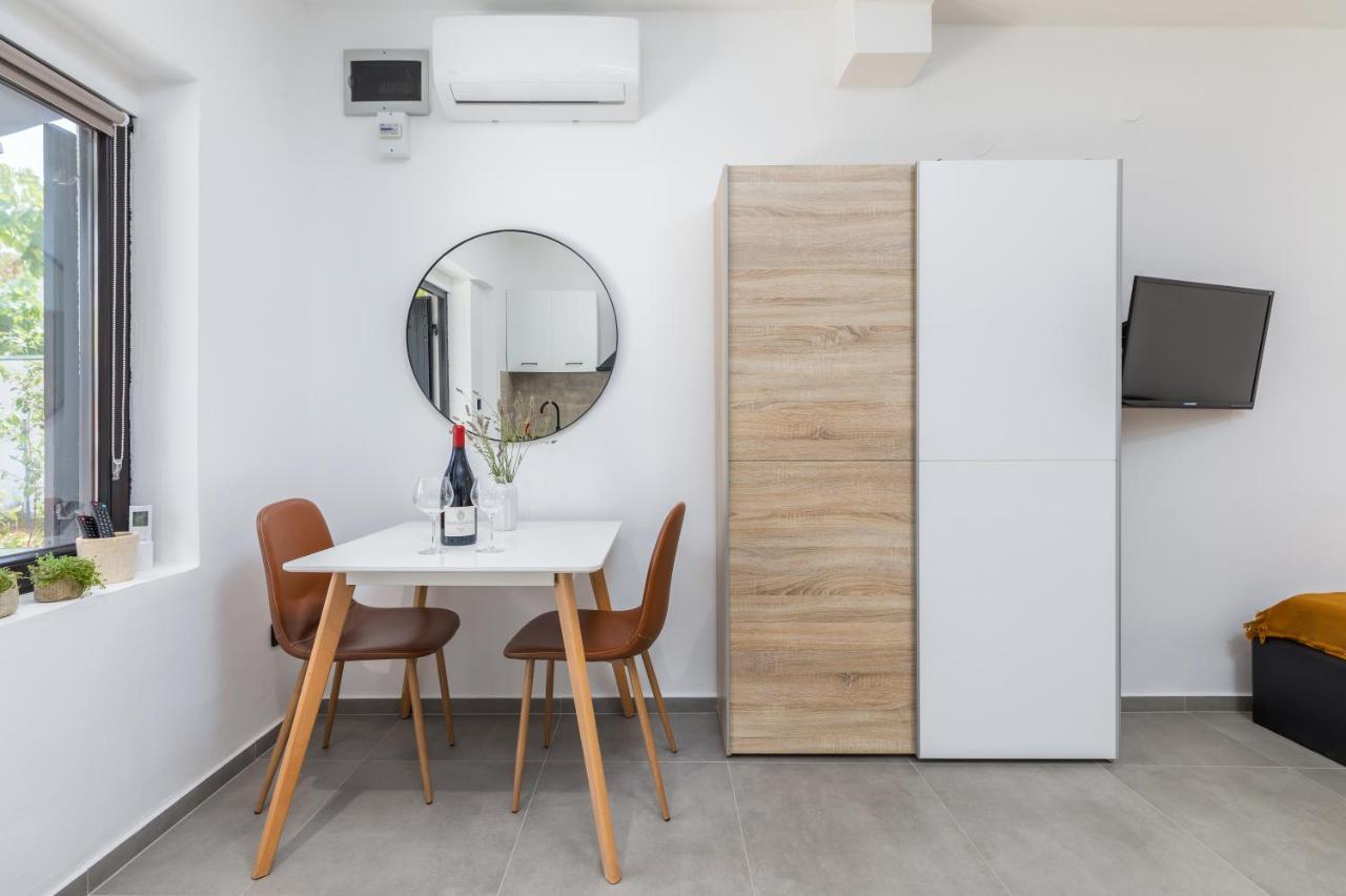 3 Minutes From The Beach: Lovely Studio Apartment Pula Exterior foto